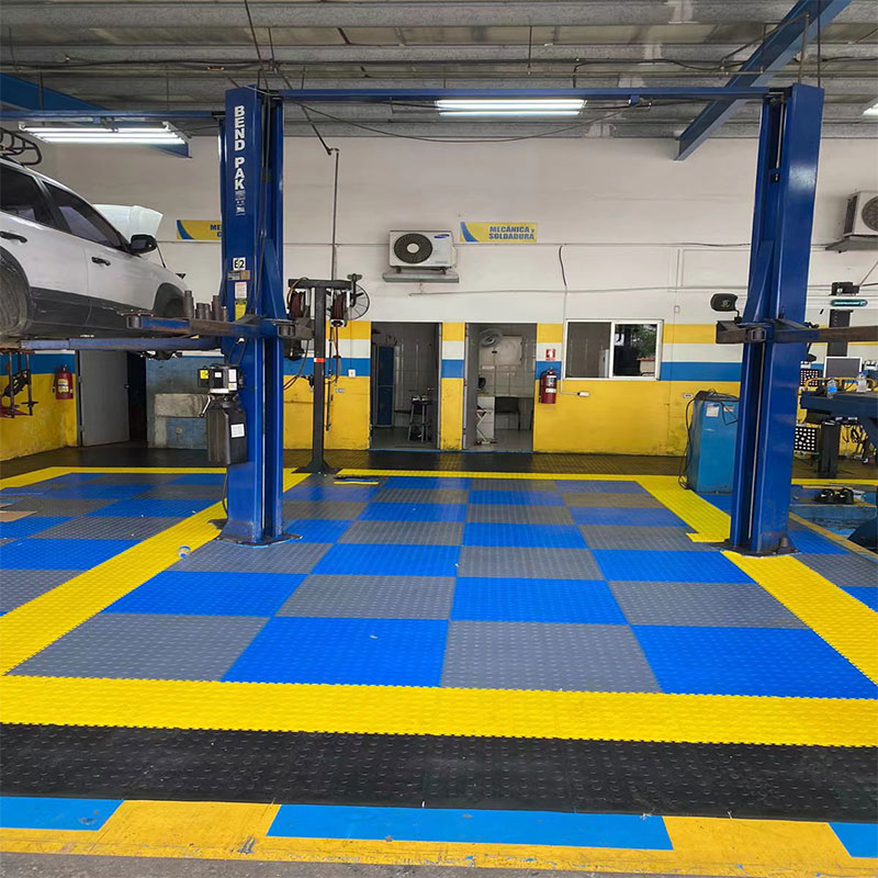 PVC Garage Interlocking Flooring- Round Coin Pattern